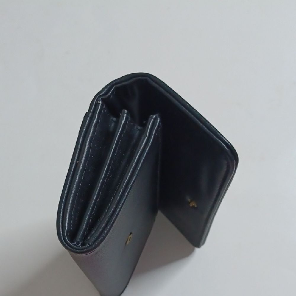 London Fog Textured Black Women's Wallet - Picture 9 of 12